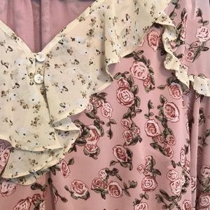 💘 feminine romantic spring floral blouse